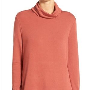 Side slit tunic turtle neck